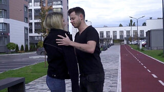 Stud warms up slender chick using his fuckstick