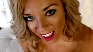 Thick MILF Parker Swayze giving a nice POV blowjob