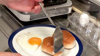 Yumi Maeda makes him a breakfast before sucking his dick