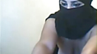 ARABIC UNEXPERIENCED BELLOWING--WEB CAM