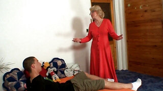 Big pussy momma getting fucked on all fours after a BJ