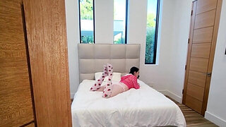 Pale beauty Em Indica is tired of waiting for her prince