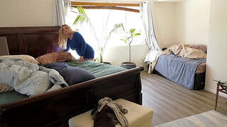 Stepmom wants his thicc dick in her moist fuckhole