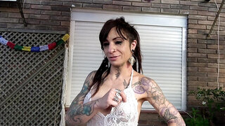 Tattooed babe with natural tits wants to have MFM