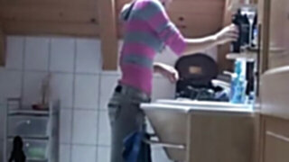 Voyeur beobachte sie beim aufstehen