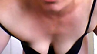 Mom splooging two