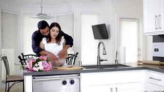 Couple forgets about breakfast and indulges in sex action