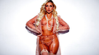 Duo of dyke sluts with natural boobs make each other cum