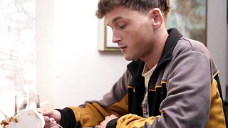 Twink lad Hunter Graham dicked down by hung DILF Reece Scott