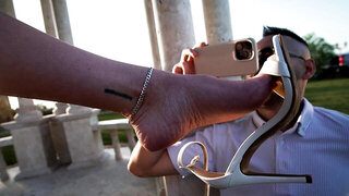 Photographer becoems obsessed with her sexy feet