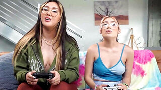 Violet Gems and her gamer girl friend scissoring hard