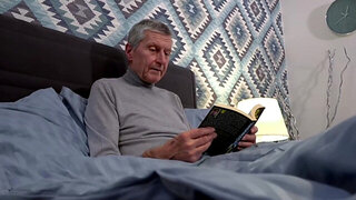 Sweet teen seduces her daddy’s friend to get her twat banged