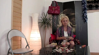 Playing cards with the gorgeous GILF leads to oral sex