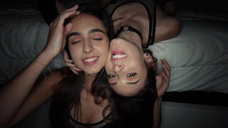 Girls with skinny bodies get banged in an FFM