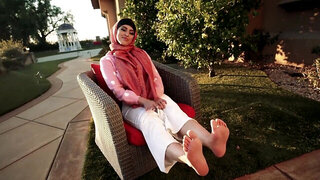 JOI foot seduction, outdoors in daylight