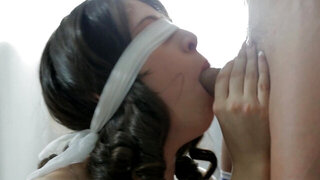 Chick performs a kinky dance in a threesome and she does anal