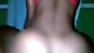 como mueve esas nalgas esta negra