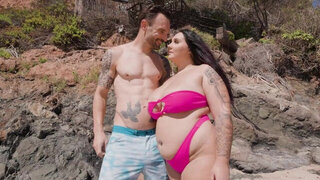 Chubby Jadynn Stone fitted with endless dick on cam