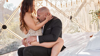 Kelsi Monroe screams with every inch of dick that dives in her muff