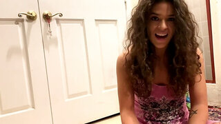 Completely natural porn star Victoria Voxxx is sharing her experience