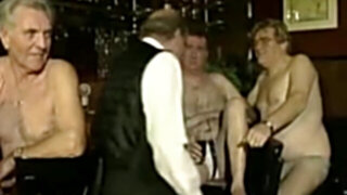 Oma und Opa im Swingerclub