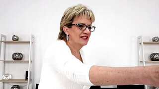 Lady Sonia wants you to see those juicy nipples big time