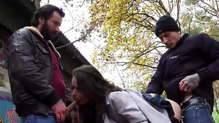 Girl with a great body is going to take a double dicking