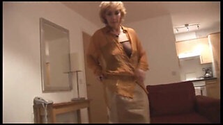 Experienced slut poses on camera dressed in sexy outfit