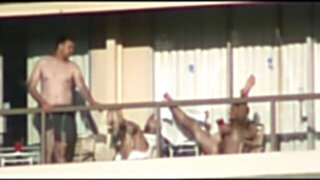 sexo en el balcon