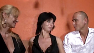 Ehepaar hat Spass mit Freundin