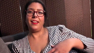 Cassy Hill sucks on her own nips and looks great