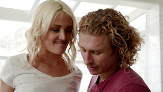 Blonde girl Zoe Sparx is going to get off with bro's boner