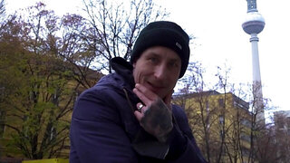 Girl with a great body is going to take a double dicking