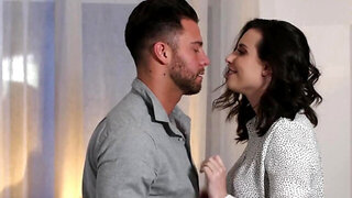 Guy bangs restless love who needs cock in snatch before bed