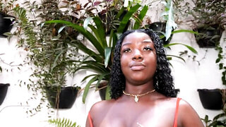 African babe gives her new bf a taste of her wet cunt