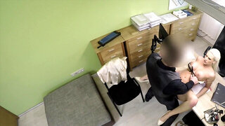 Czech blonde speeds up the process for obtaining a loan by sex