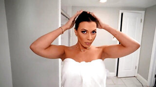 Amazing cougar Rachel Starr fucks with her lucky stepson