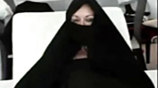 HORNY WOMAN IN HIJAB