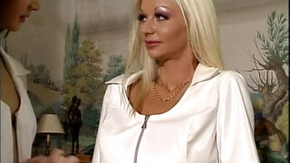 Blondes and brunettes in a hardcore vintage superfuck