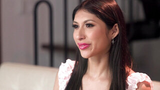 Brunette hottie Penelope Wood makes a sex tape