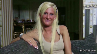 18yr Junge Nachbarstochter gibt einen geilen Hand Job in Point of view