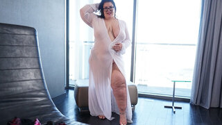Big woman with huge tits tries BBC in hotel room