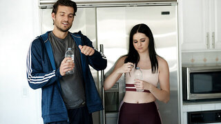 Horny lad licks his classy girlfriend and fucks her on the couch