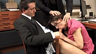 Dual foray pour la secretaire Lola Vinci