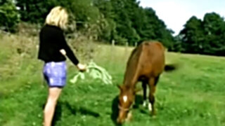 Elle Baise Le Vieux dans la Ferme