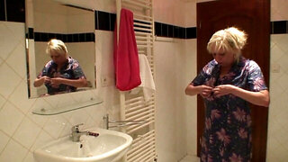 Mature woman with massive boobs giving a titjob after shower