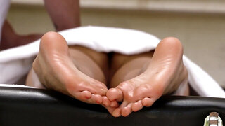 Fit babe Riley Reid massaged by a foot fetishist