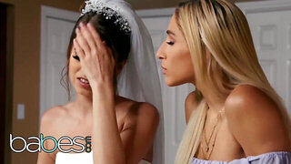 Blonde comforts the upset bride thanks to lesbian sex