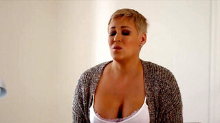 Meaty mom fucks a tiny teen in a taboo lesbian movie