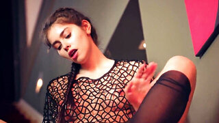 Pigtailed brunette Alissa Foxy knows how to make it hot